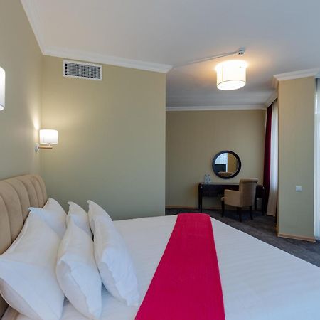 Hotel Aisi Батуми Екстериор снимка