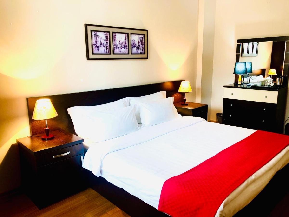 Hotel Aisi Батуми Екстериор снимка