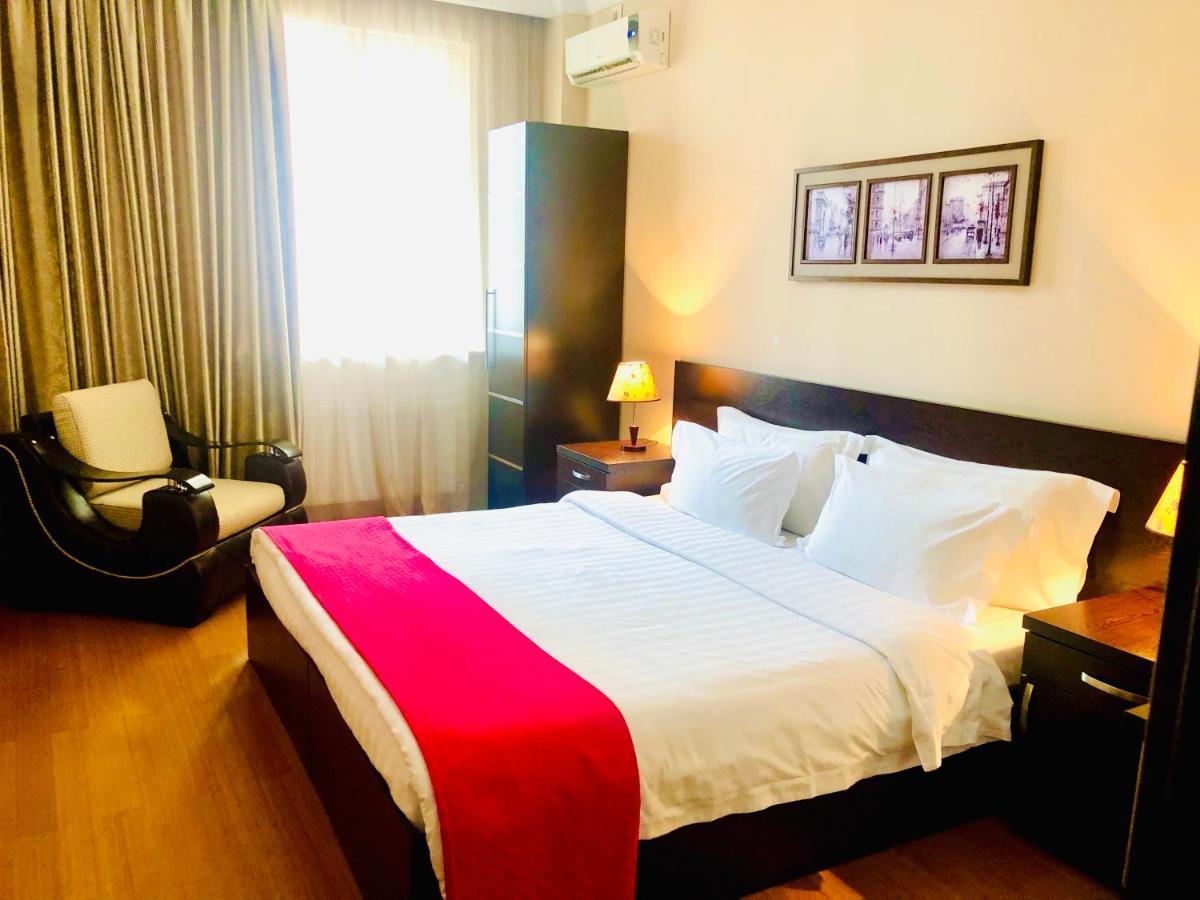Hotel Aisi Батуми Екстериор снимка