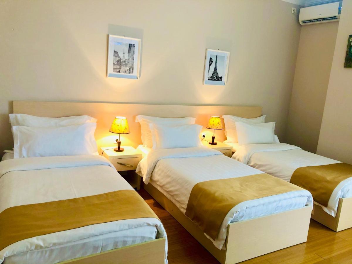 Hotel Aisi Батуми Екстериор снимка