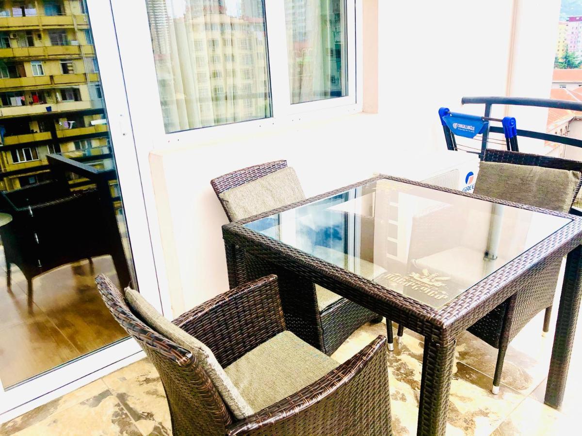 Hotel Aisi Батуми Екстериор снимка