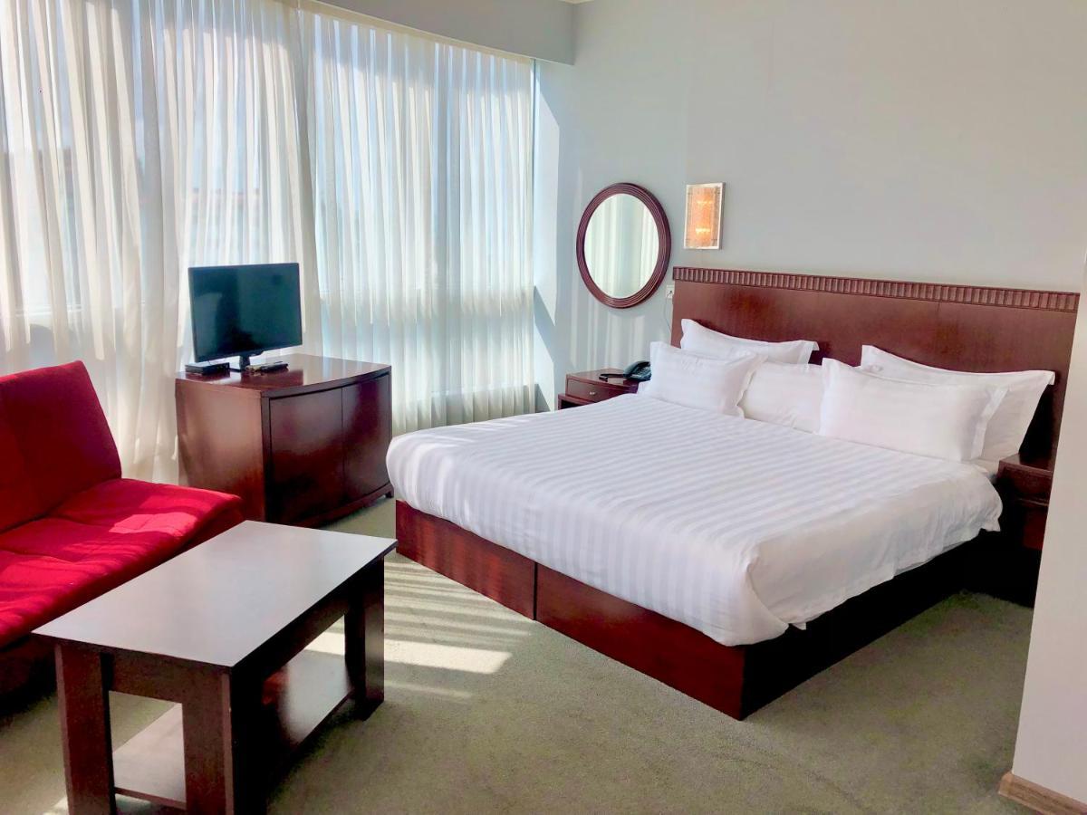 Hotel Aisi Батуми Екстериор снимка