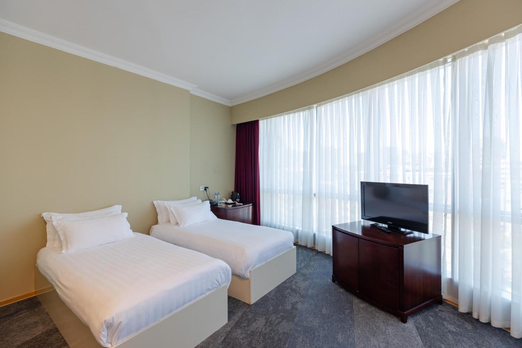 Hotel Aisi Батуми Екстериор снимка