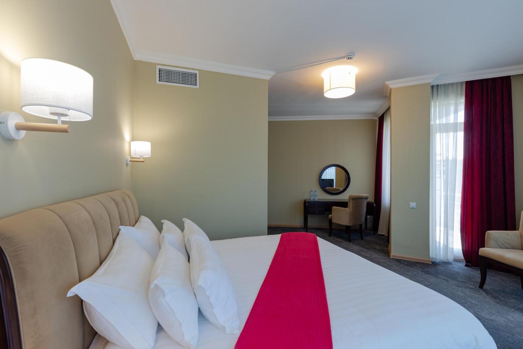 Hotel Aisi Батуми Екстериор снимка
