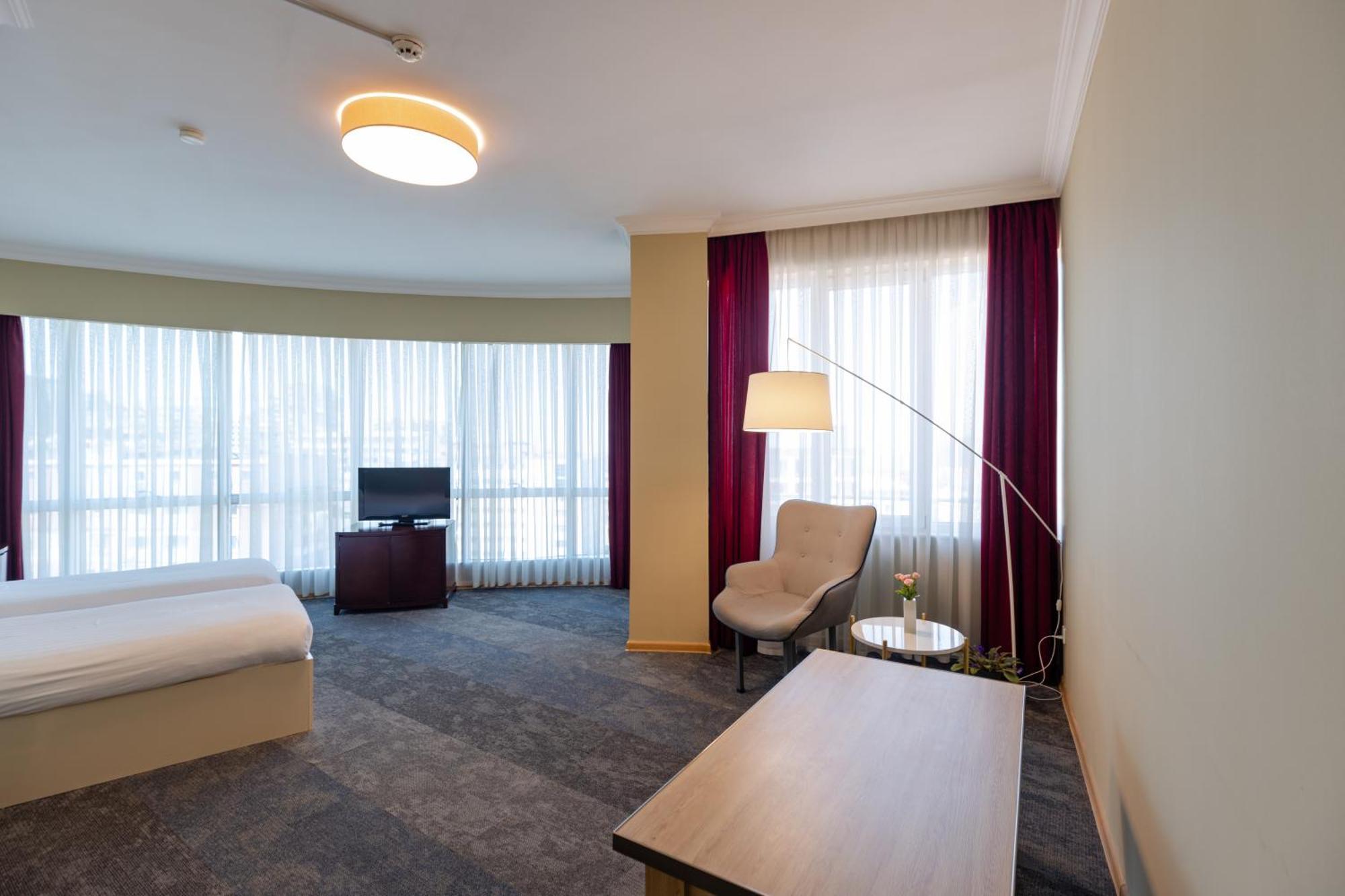 Hotel Aisi Батуми Екстериор снимка