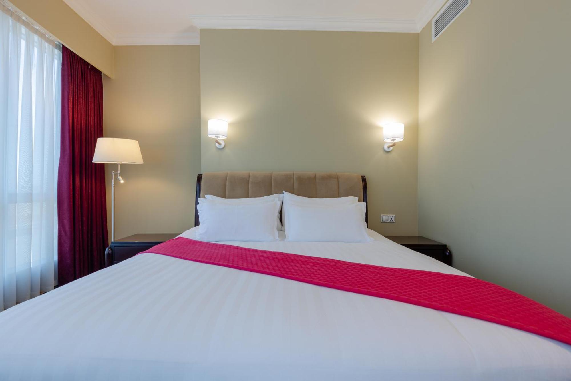Hotel Aisi Батуми Екстериор снимка