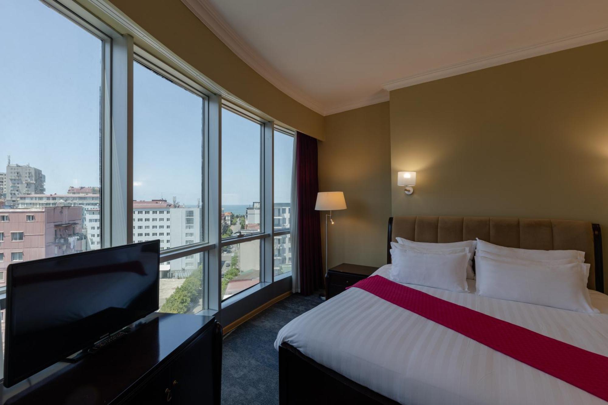 Hotel Aisi Батуми Екстериор снимка