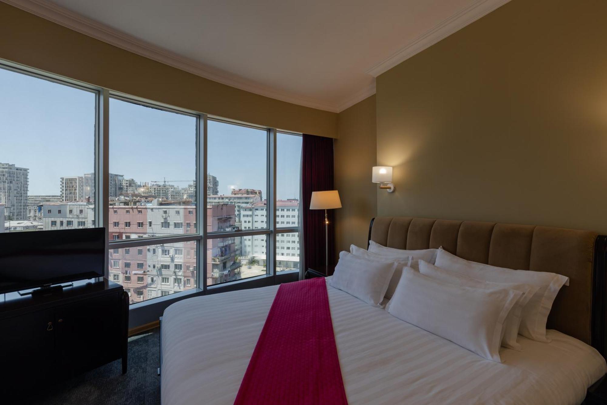 Hotel Aisi Батуми Екстериор снимка