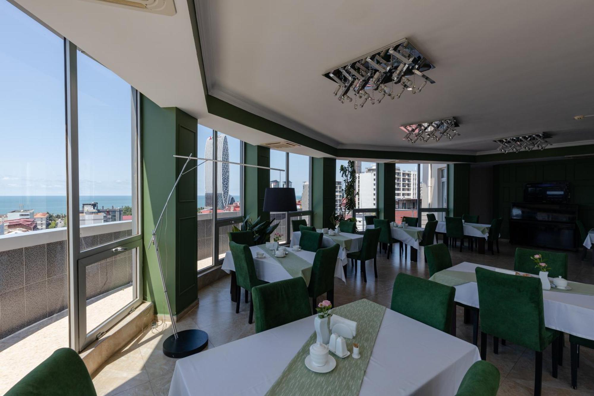 Hotel Aisi Батуми Екстериор снимка