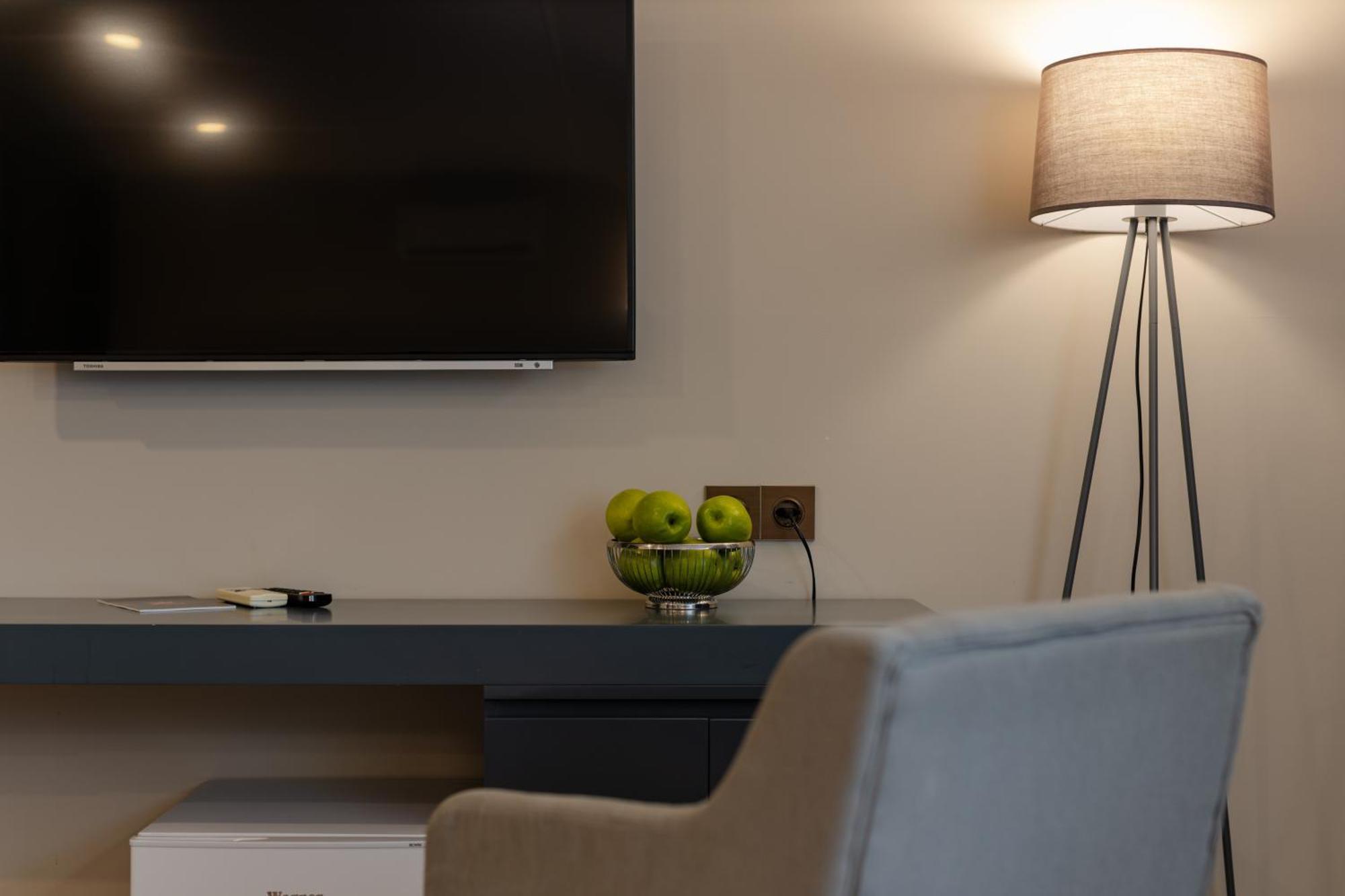 Hotel Aisi Батуми Екстериор снимка