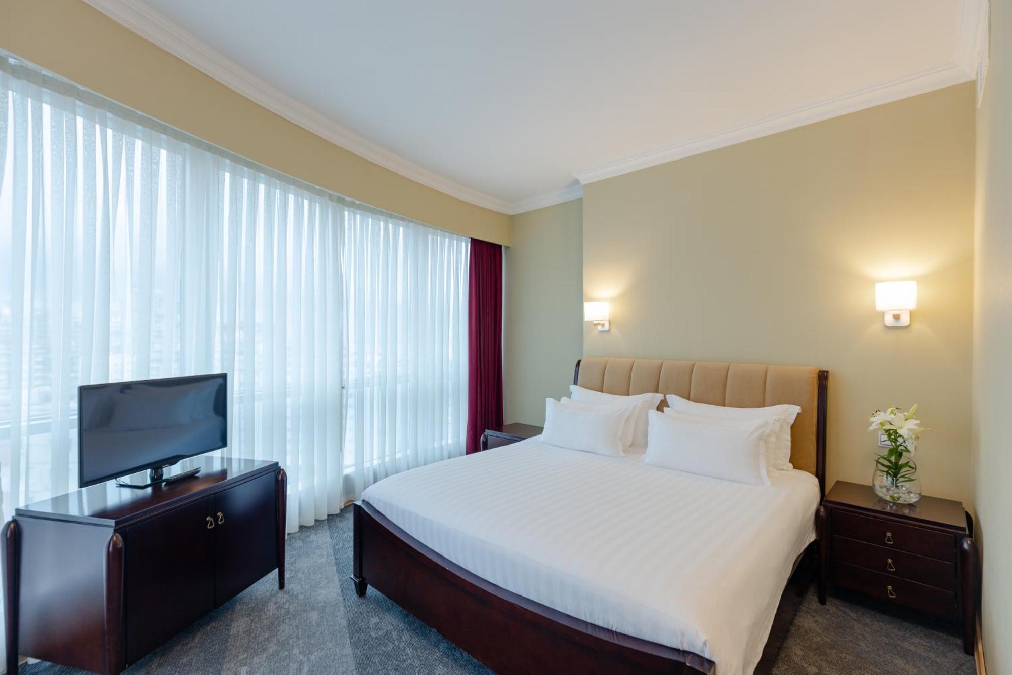 Hotel Aisi Батуми Екстериор снимка