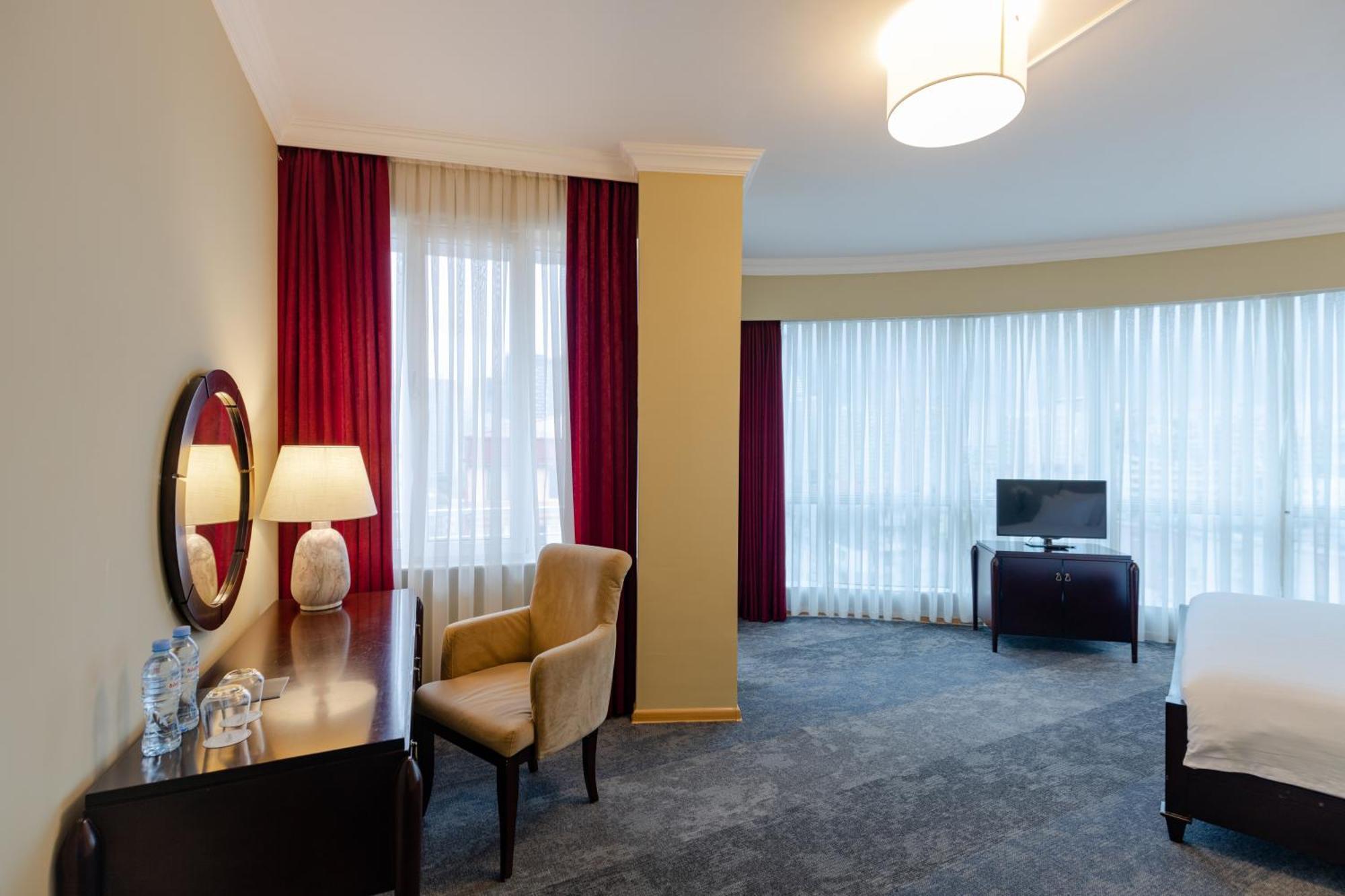 Hotel Aisi Батуми Екстериор снимка