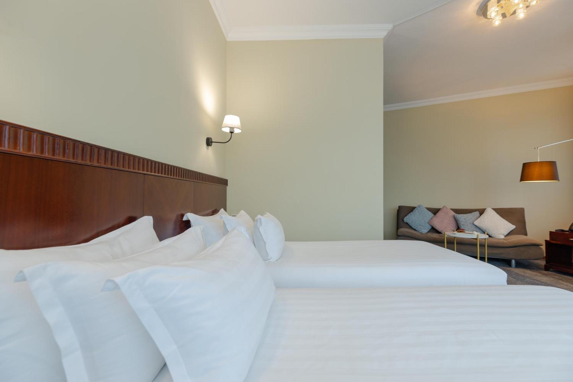 Hotel Aisi Батуми Екстериор снимка