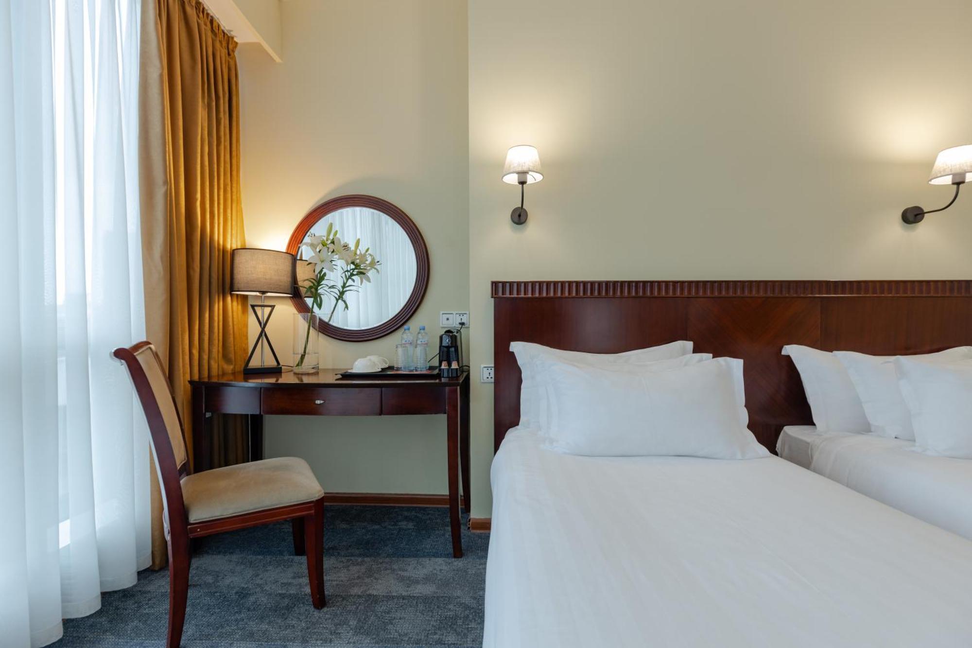 Hotel Aisi Батуми Екстериор снимка