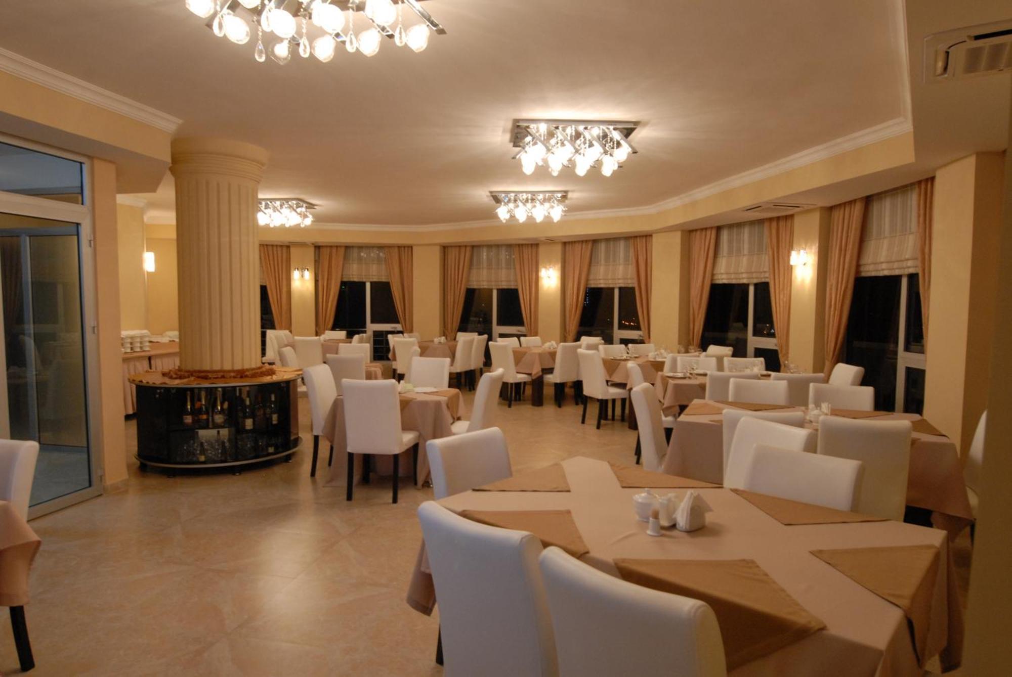 Hotel Aisi Батуми Екстериор снимка