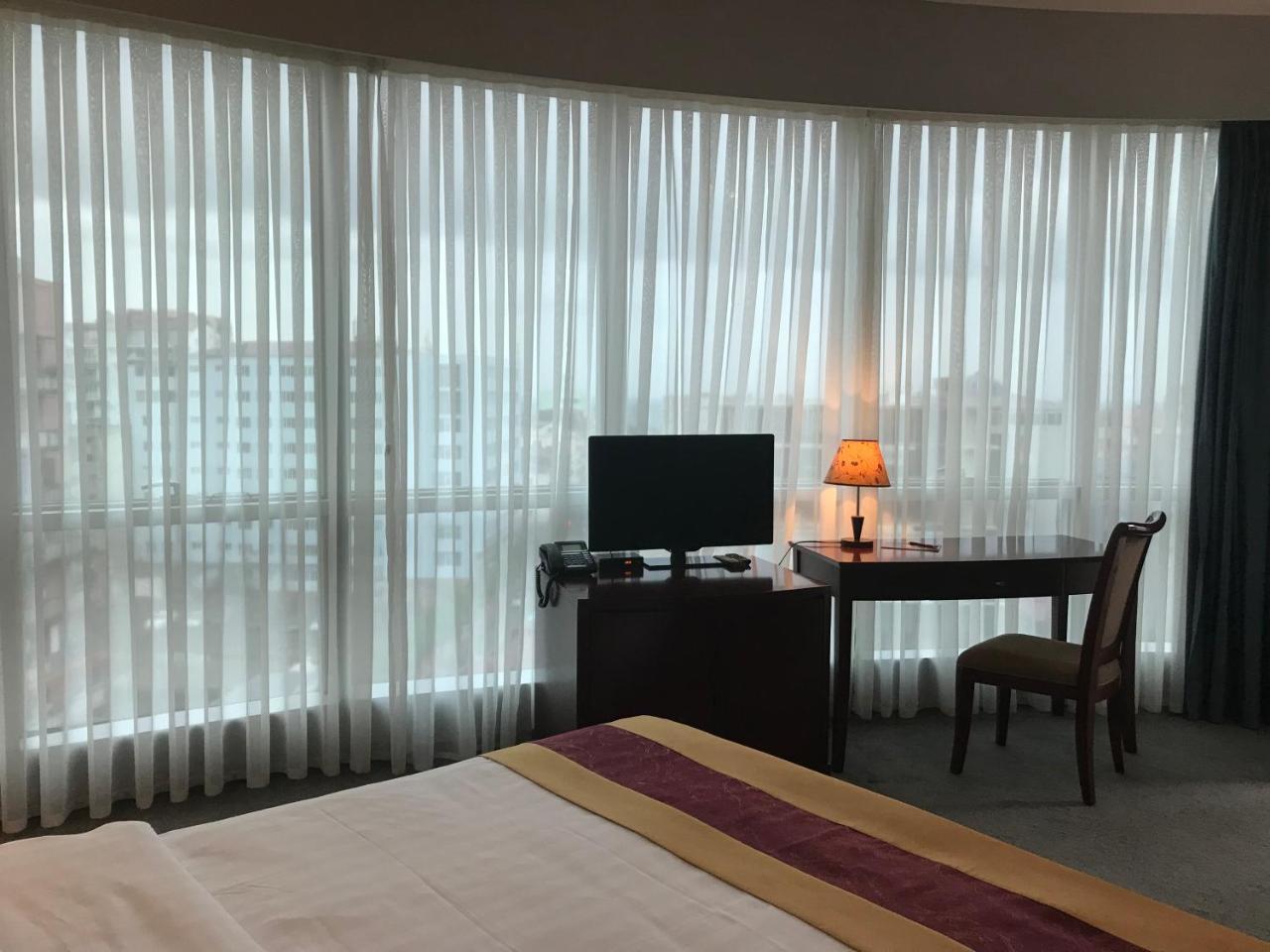 Hotel Aisi Батуми Екстериор снимка