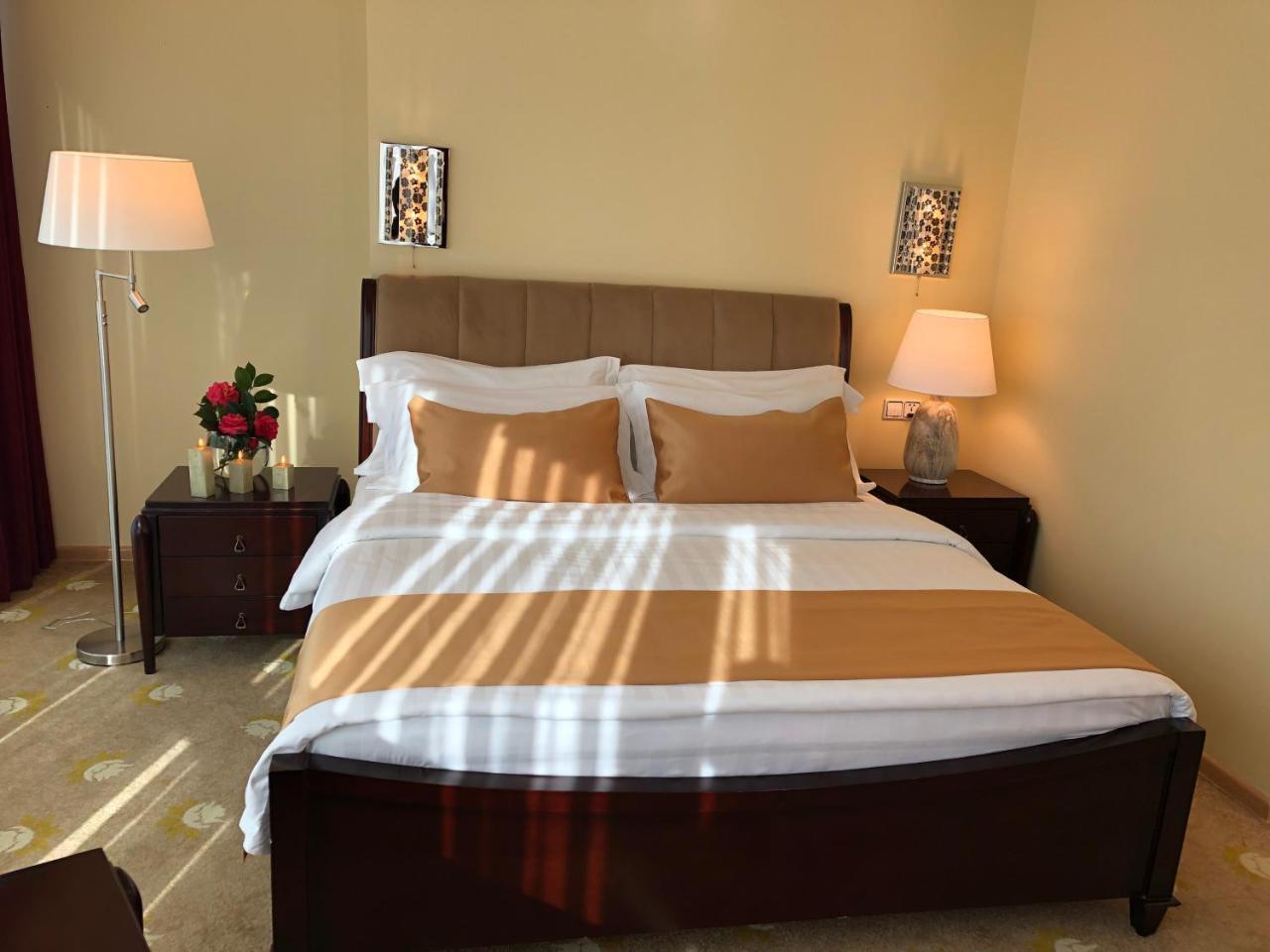 Hotel Aisi Батуми Екстериор снимка