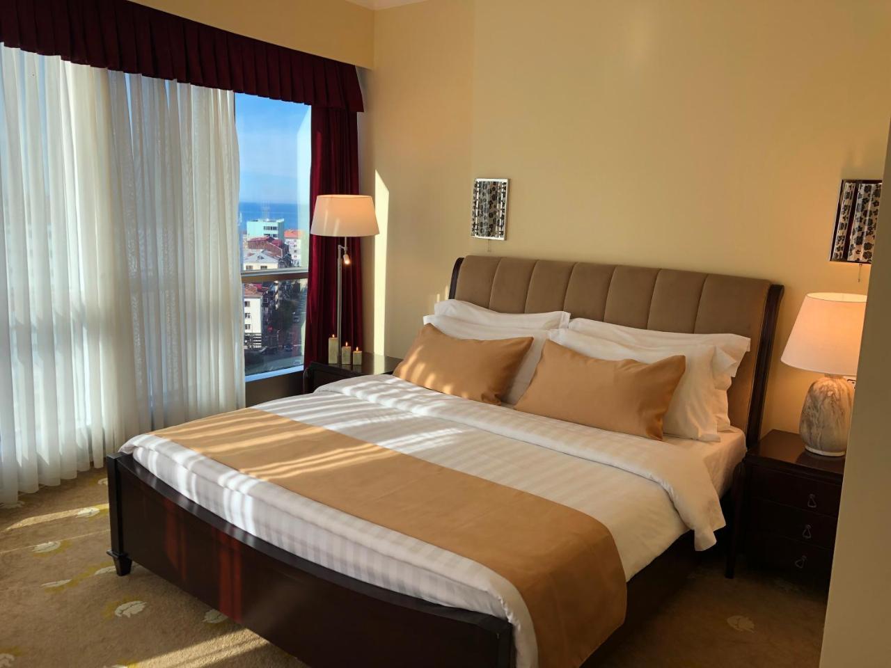 Hotel Aisi Батуми Екстериор снимка