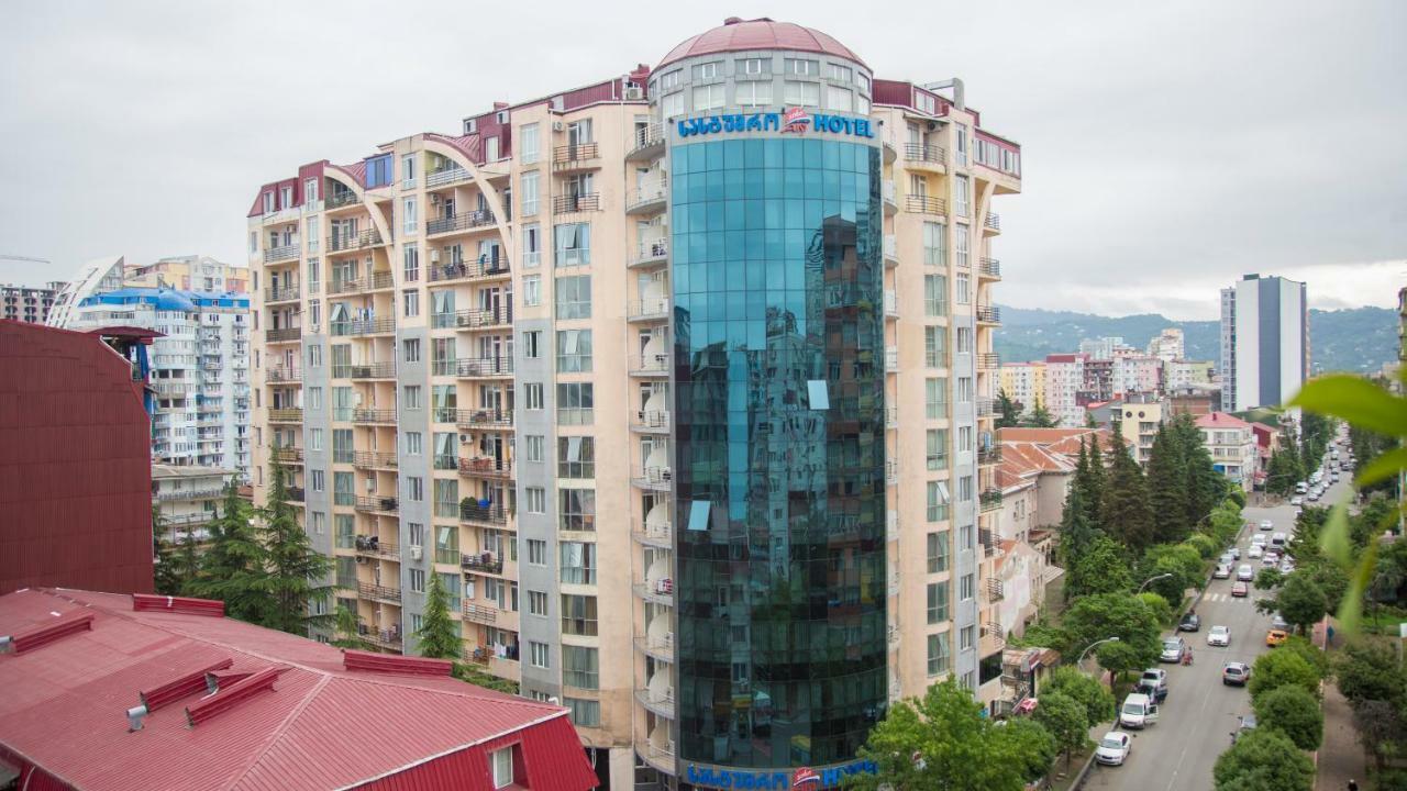 Hotel Aisi Батуми Екстериор снимка
