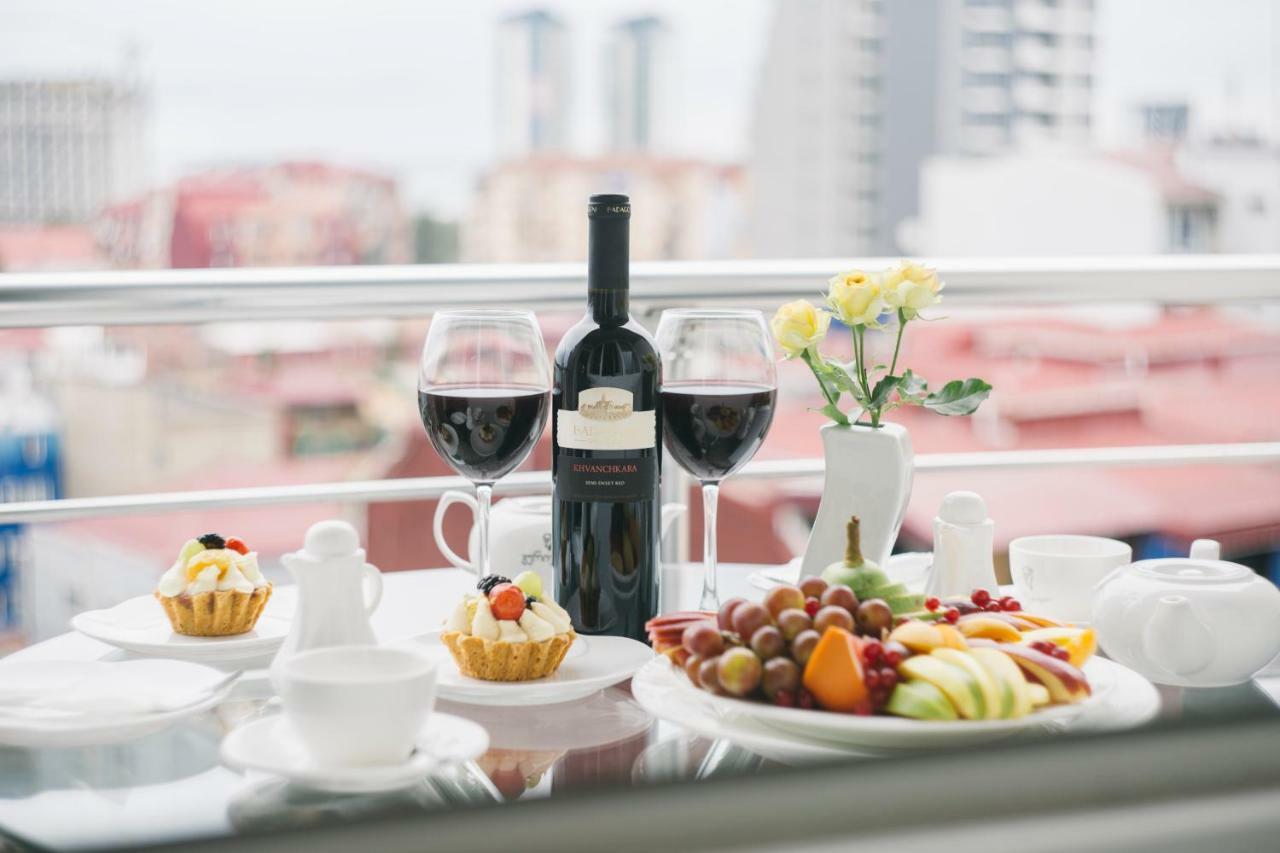 Hotel Aisi Батуми Екстериор снимка