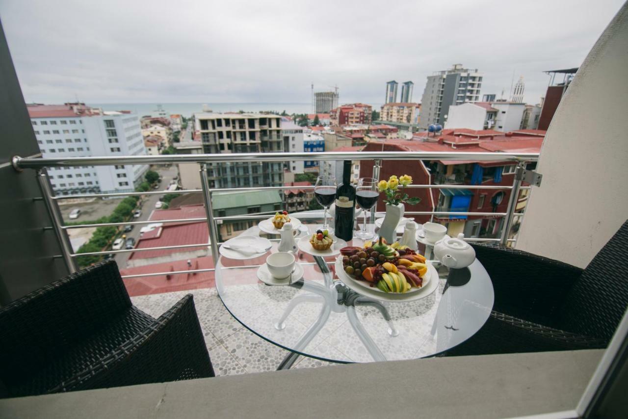 Hotel Aisi Батуми Екстериор снимка